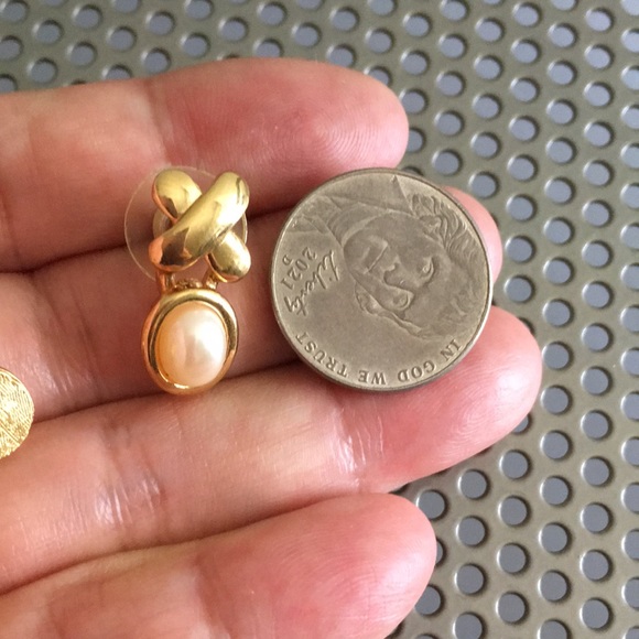 🖤Vtg pearl💕gold earrings - Picture 9 of 10
